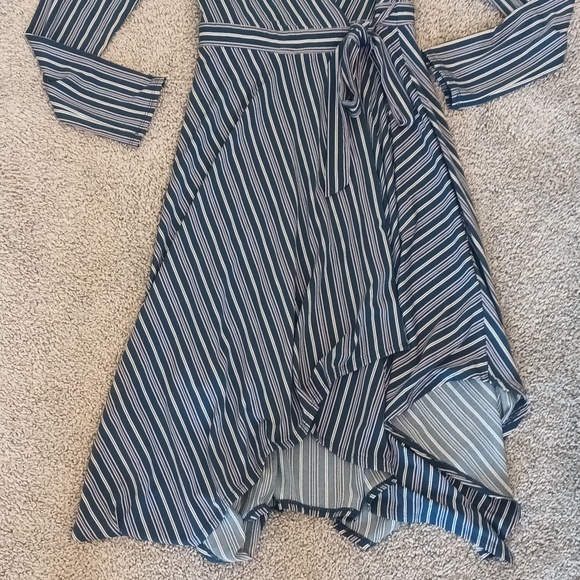 BCBGMaxazria wrap dress - Picture 3 of 6